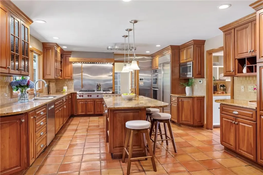 297 Black Point Lane Portsmouth RI 02871