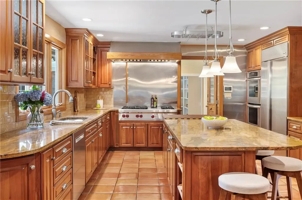 297 Black Point Lane Portsmouth RI 02871