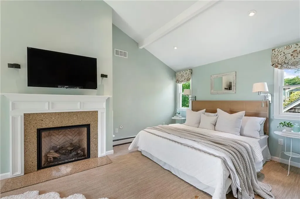 297 Black Point Lane Portsmouth RI 02871