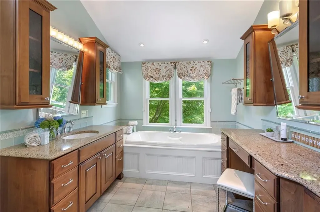 297 Black Point Lane Portsmouth RI 02871