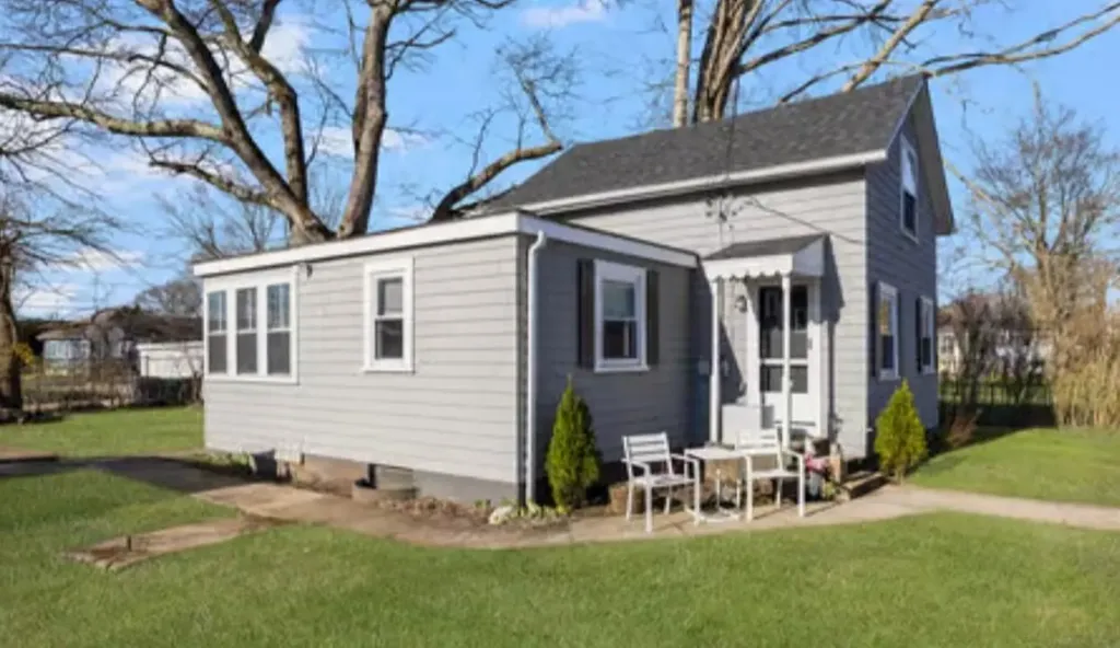 32 Northup Street Warwick RI 02889