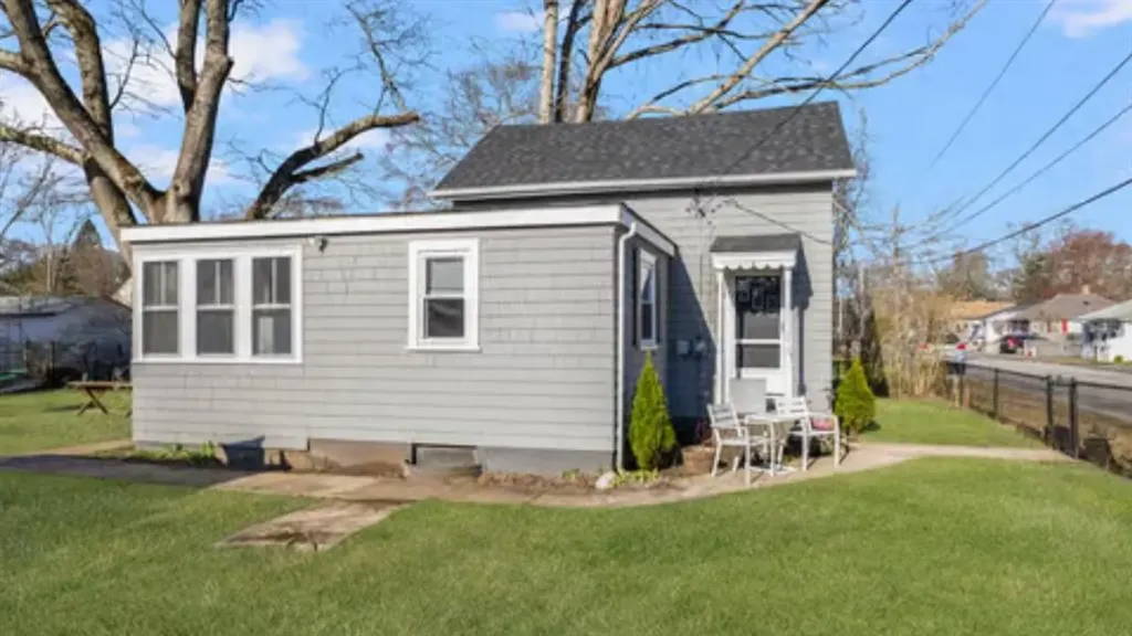 32 Northup Street Warwick RI 02889