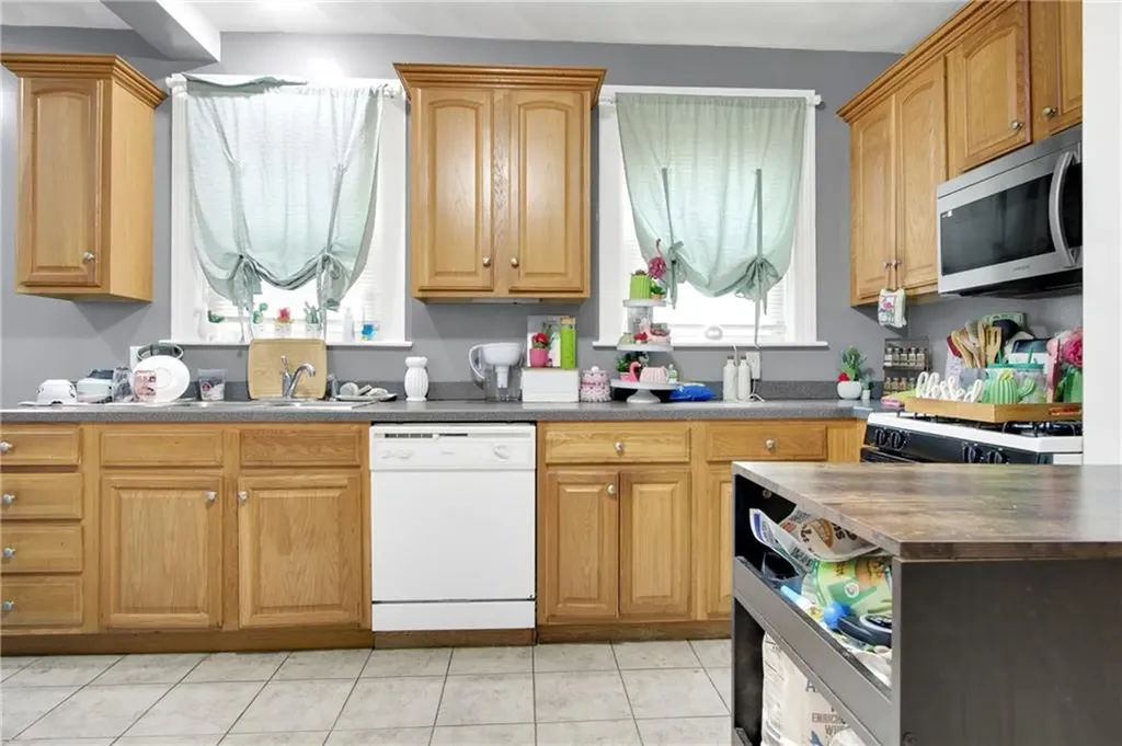 63 Park Avenue Cranston RI 02905