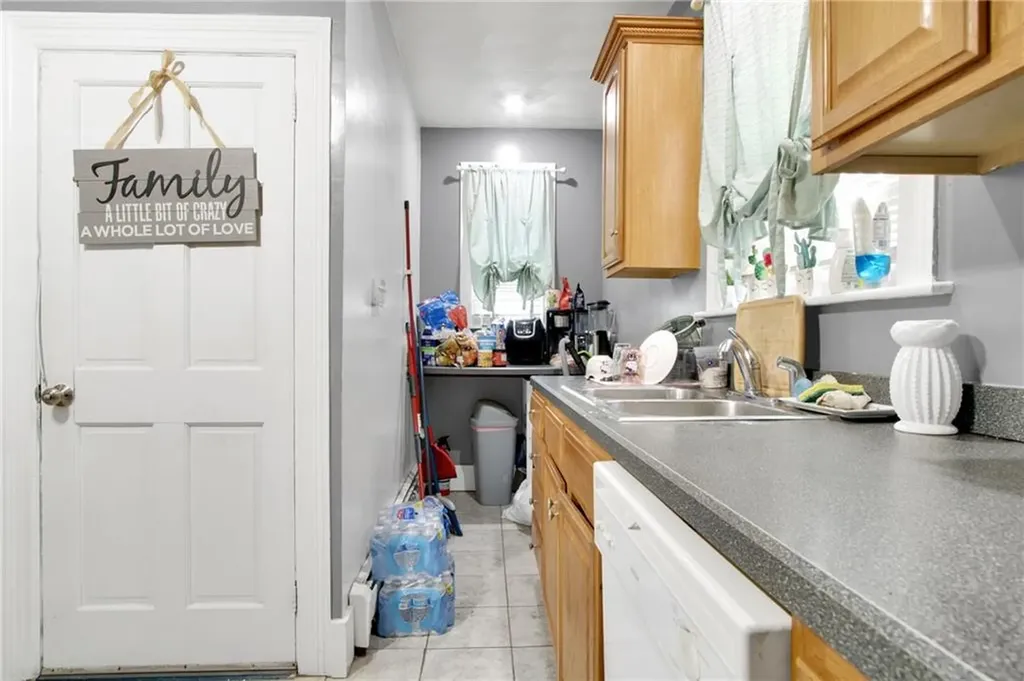 63 Park Avenue Cranston RI 02905