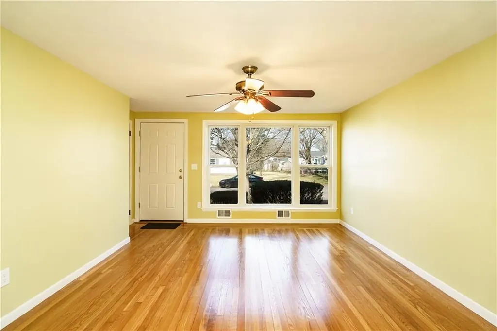 112 Brookwood Road Warwick RI 02889