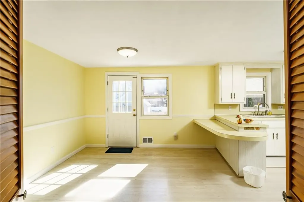 112 Brookwood Road Warwick RI 02889