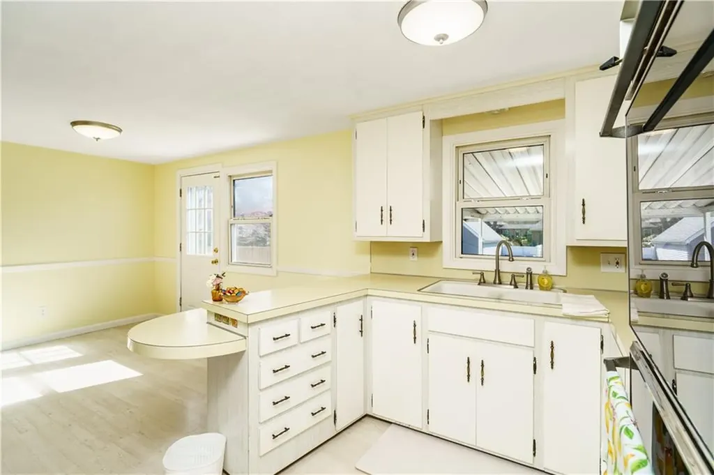 112 Brookwood Road Warwick RI 02889