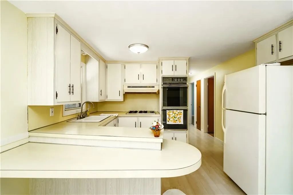 112 Brookwood Road Warwick RI 02889