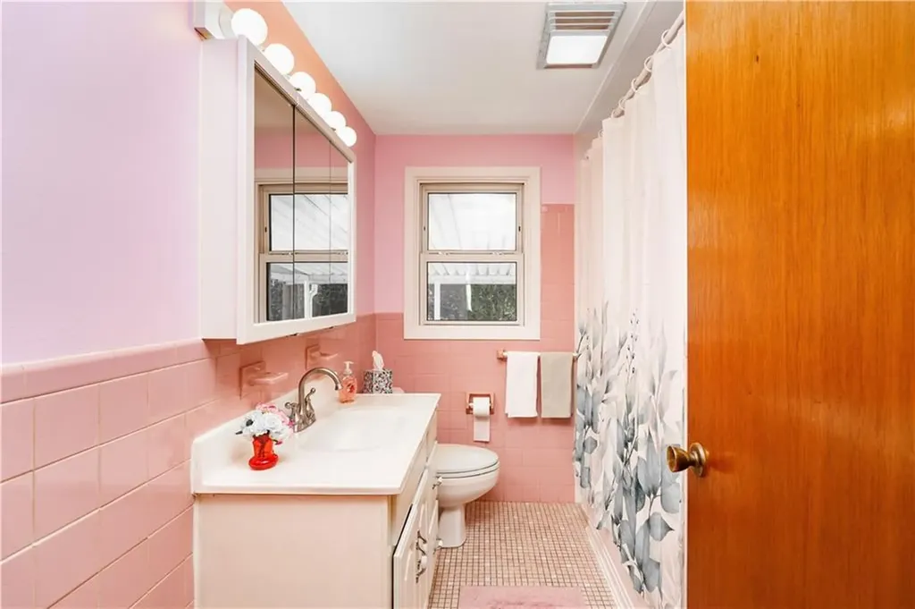 112 Brookwood Road Warwick RI 02889