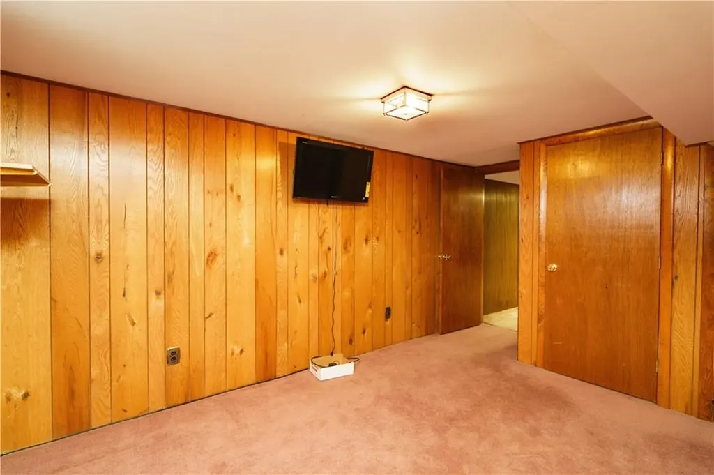 112 Brookwood Road Warwick RI 02889