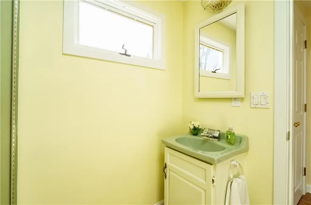 112 Brookwood Road Warwick RI 02889