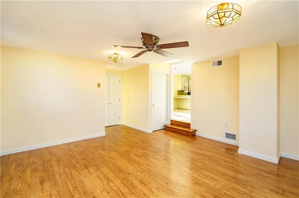 112 Brookwood Road Warwick RI 02889