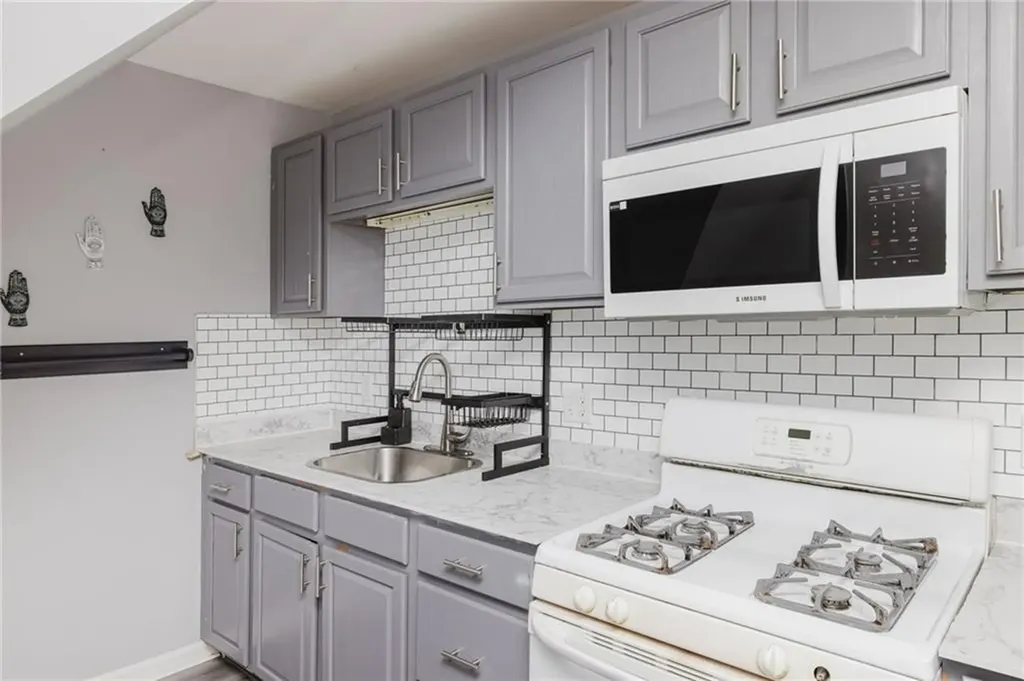 6 Bennett Street Woonsocket RI 02895