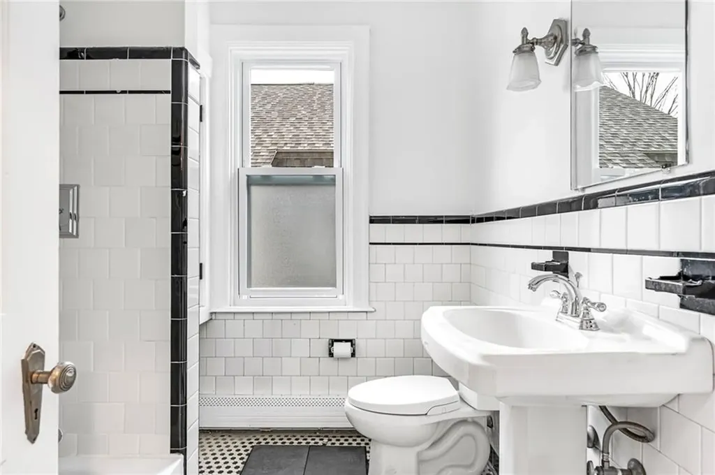 214 Rochambeau Avenue Providence RI 02906
