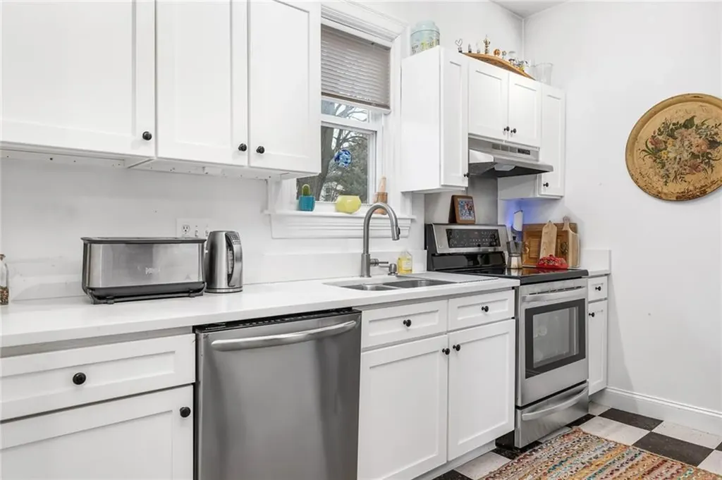 214 Rochambeau Avenue Providence RI 02906