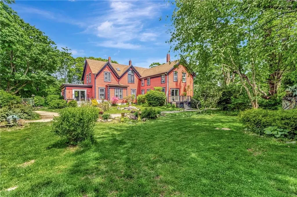 219 Nanaquaket Road Tiverton RI 02878