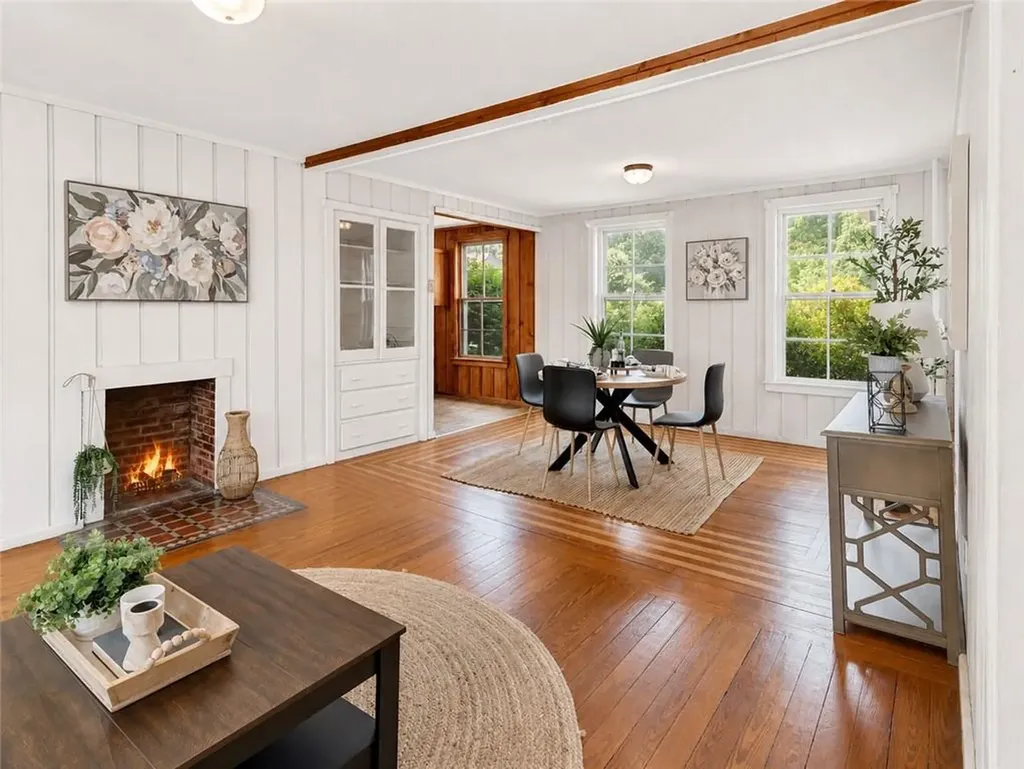 219 Nanaquaket Road Tiverton RI 02878