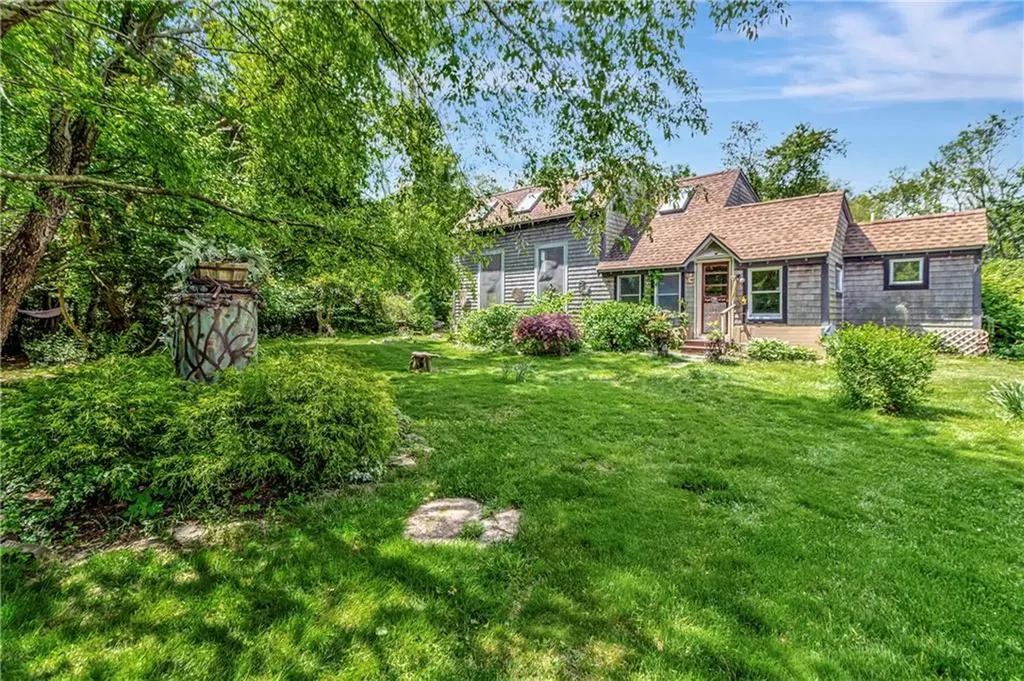 219 Nanaquaket Road Tiverton RI 02878