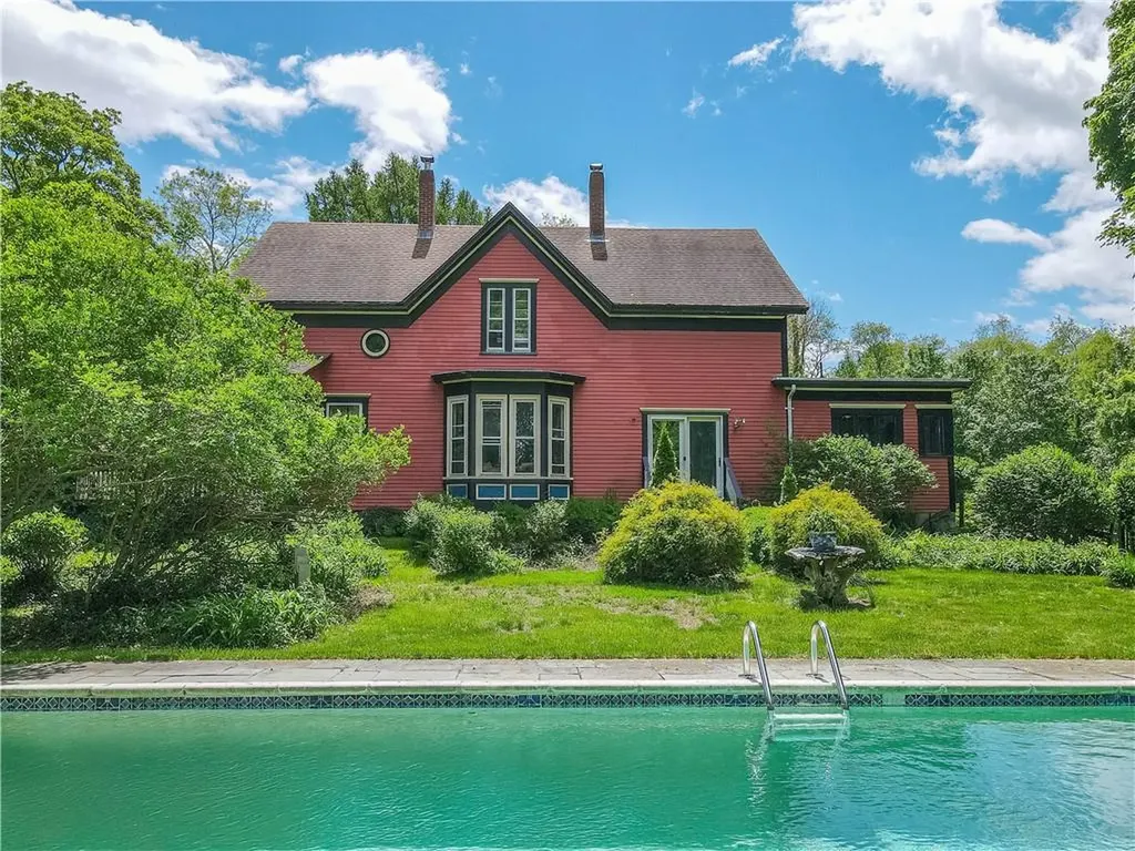219 Nanaquaket Road Tiverton RI 02878