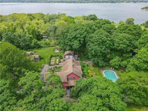 219 Nanaquaket Road Tiverton RI 02878