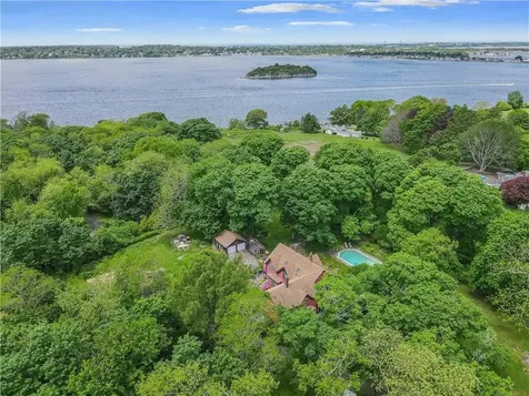 219 Nanaquaket Road Tiverton RI 02878