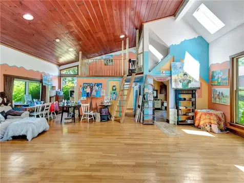 219 Nanaquaket Road Tiverton RI 02878