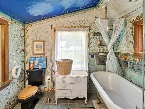 219 Nanaquaket Road Tiverton RI 02878