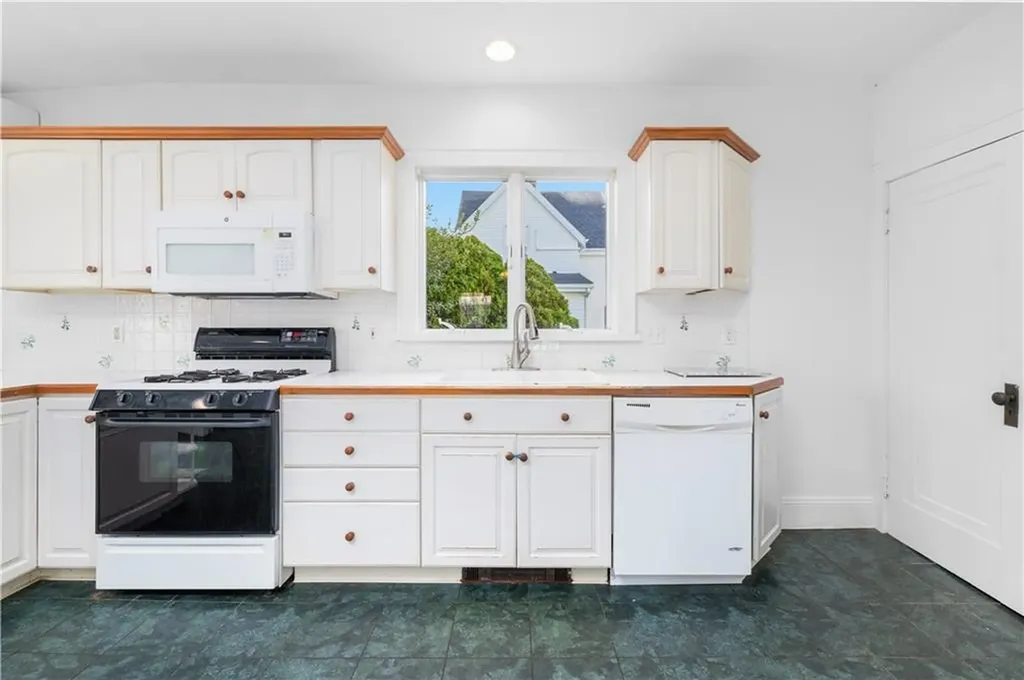 24 Clark Street Westerly RI 02891