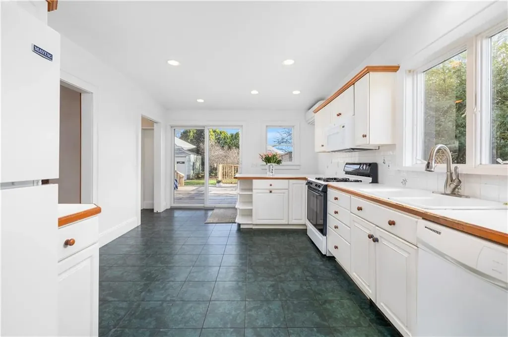 24 Clark Street Westerly RI 02891