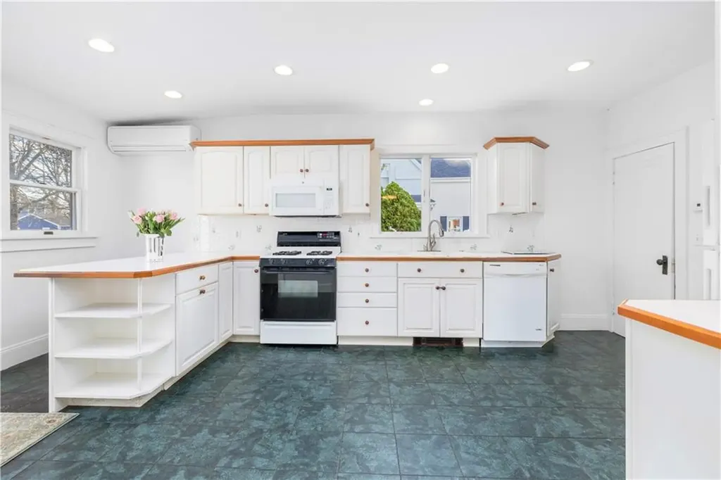 24 Clark Street Westerly RI 02891