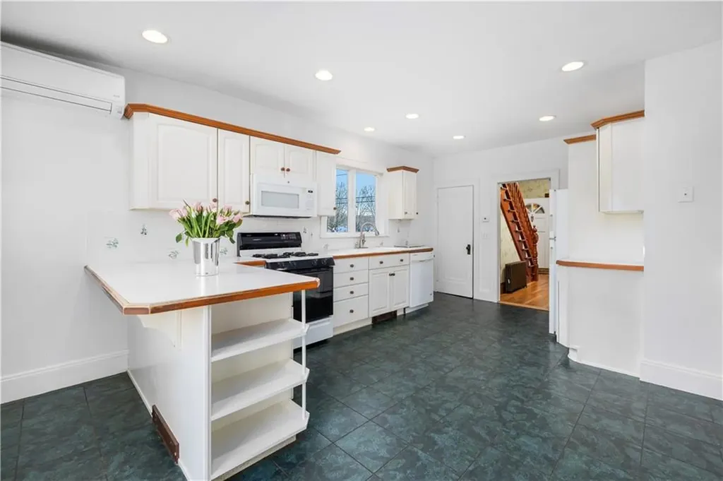 24 Clark Street Westerly RI 02891