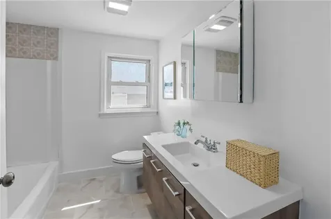 152 Lepes Road Tiverton RI 02878