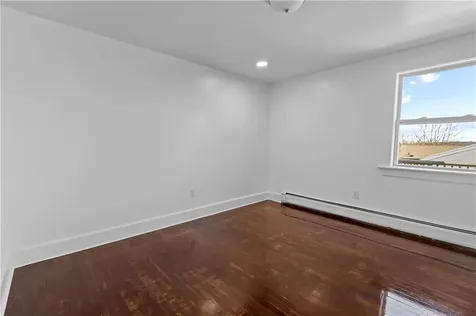 152 Lepes Road Tiverton RI 02878