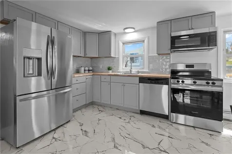 152 Lepes Road Tiverton RI 02878