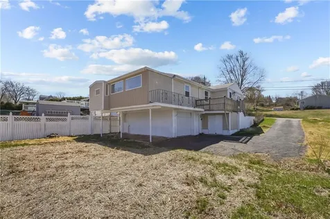 152 Lepes Road Tiverton RI 02878