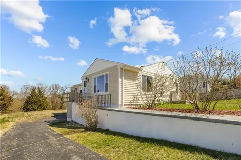 152 Lepes Road Tiverton RI 02878