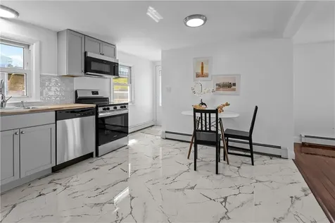 152 Lepes Road Tiverton RI 02878