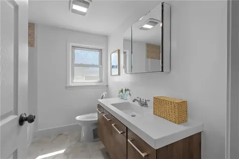 152 Lepes Road Tiverton RI 02878