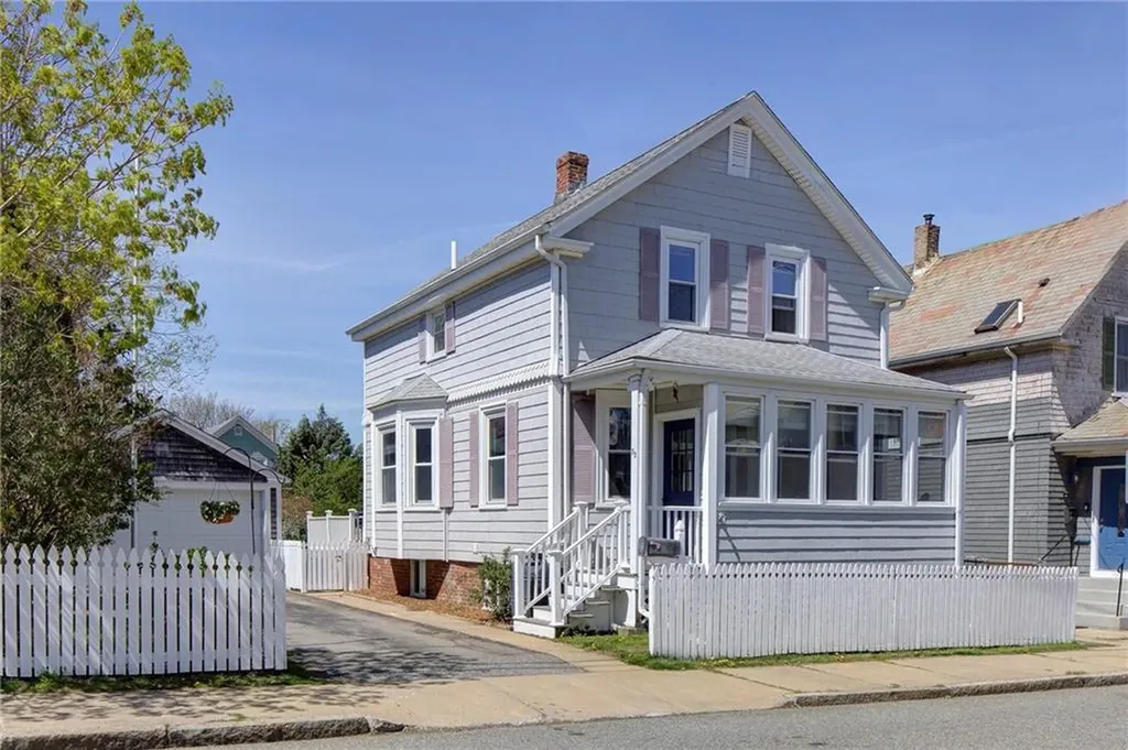 52 Hall Avenue Newport RI 02840