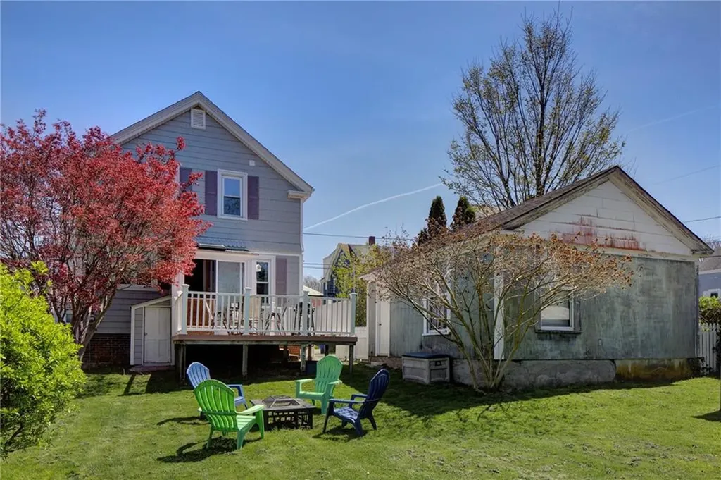 52 Hall Avenue Newport RI 02840