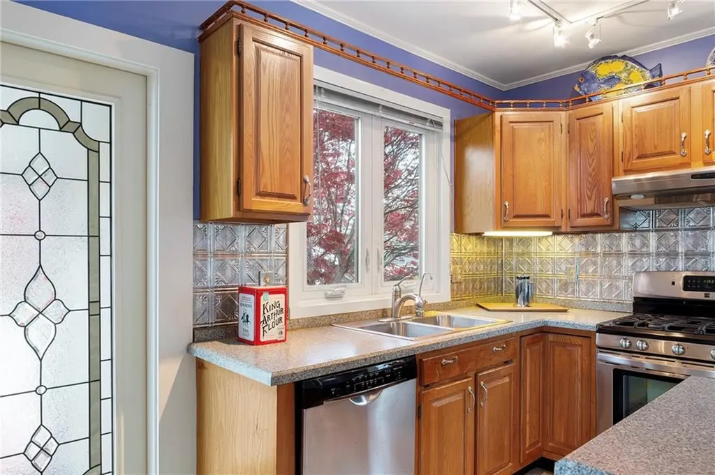 52 Hall Avenue Newport RI 02840