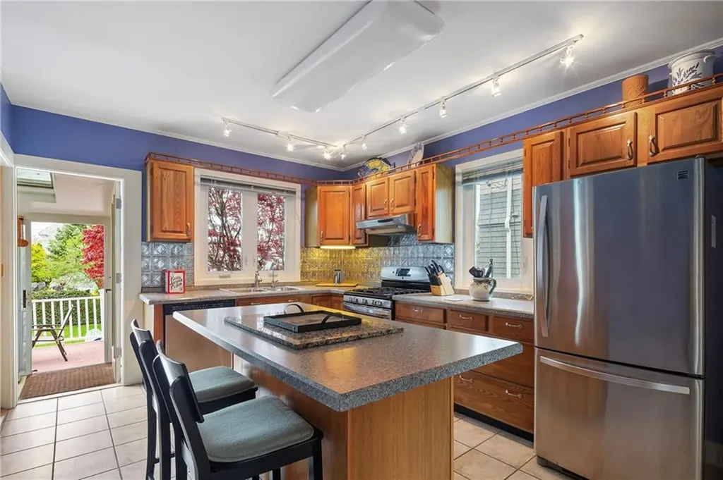 52 Hall Avenue Newport RI 02840