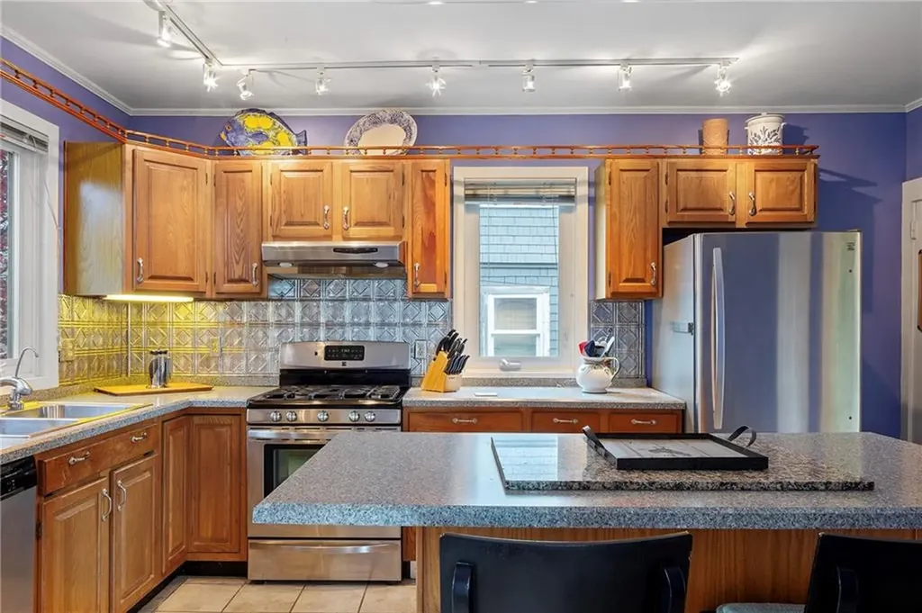52 Hall Avenue Newport RI 02840