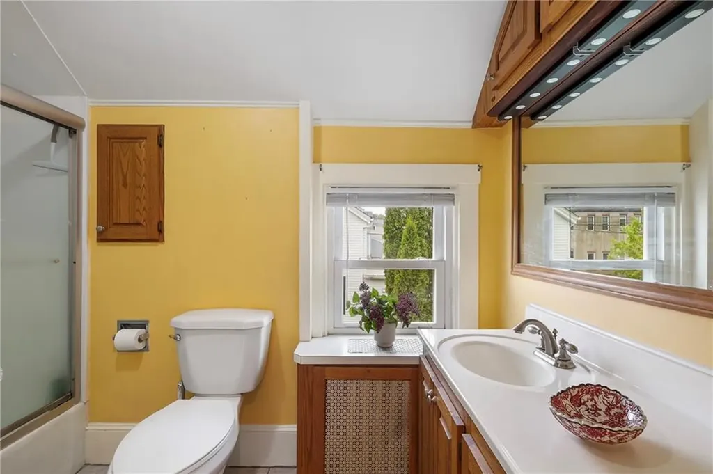 52 Hall Avenue Newport RI 02840