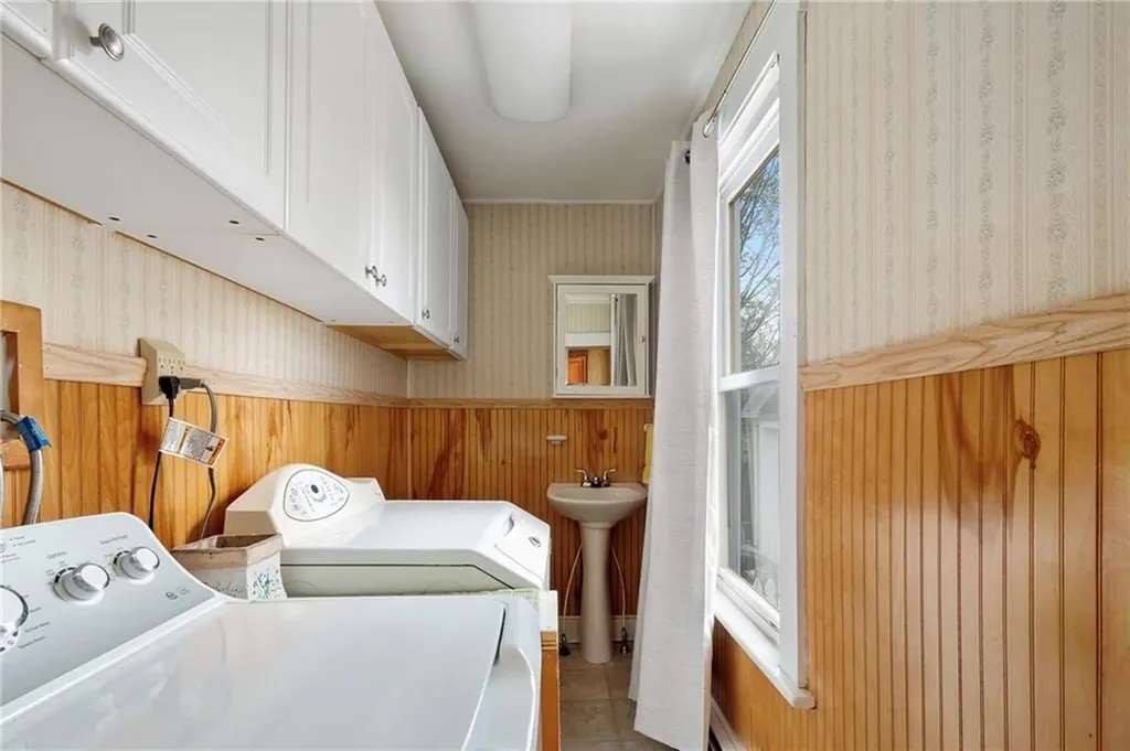 52 Hall Avenue Newport RI 02840