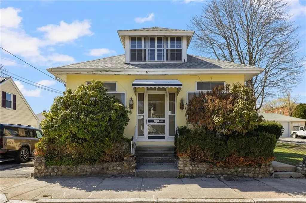 122 124 Cote Avenue Woonsocket RI 02895