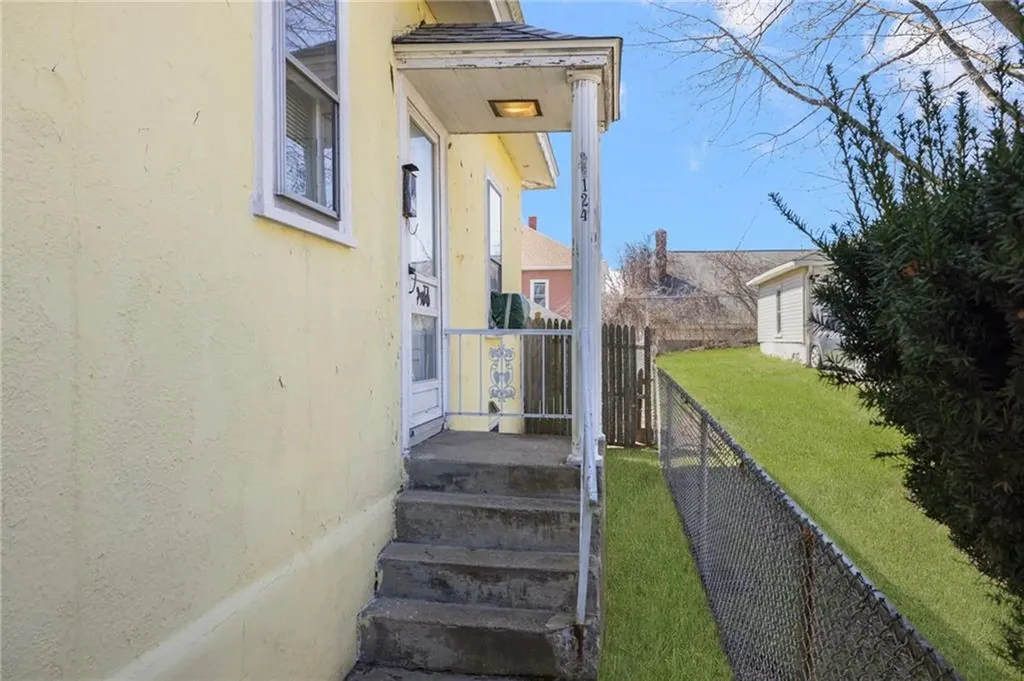 122 124 Cote Avenue Woonsocket RI 02895