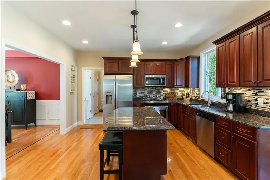 368 Cottrell Road Tiverton RI 02878