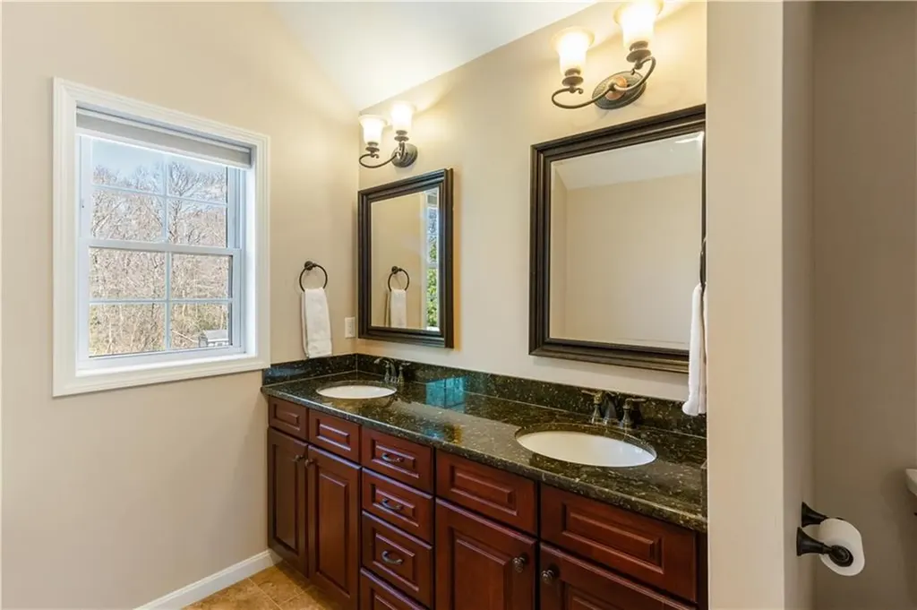 368 Cottrell Road Tiverton RI 02878