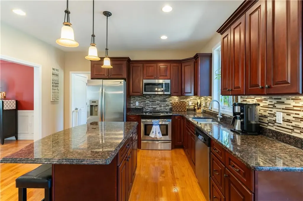 368 Cottrell Road Tiverton RI 02878